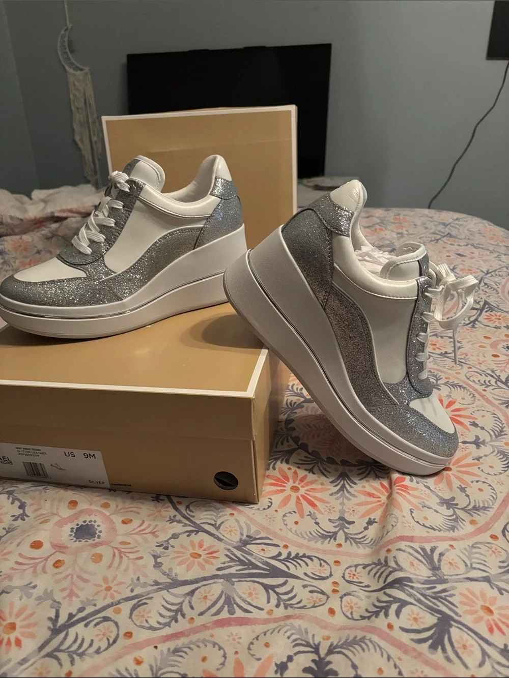 NWT Michael Kors Emmy Glitter Leather Wedge Trainer Sneakers Silver Size 9 Box
